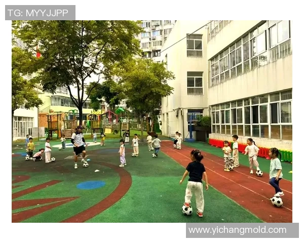 初次练足球的乐趣与挑战如何在绿茵场上收获成长与友谊